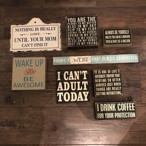 Assorted sign set